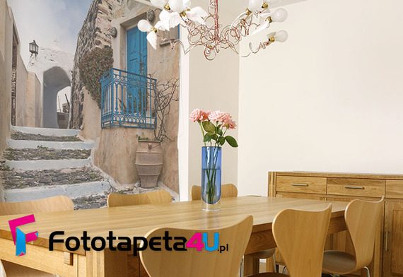 Biesiada-na-ulicy-fototapety-uliczki-40498967-f4u