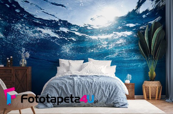 Bloga-cisza-pod-powierzchnia-fototapety-zeglarstwo-80591130-f4u